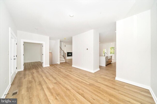 Building Photo - 801 Cedar Ave