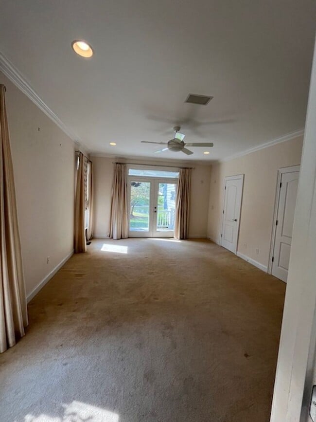 Building Photo - Welcome to Elegant Living in the Charming Porters Neck Plantation Community!