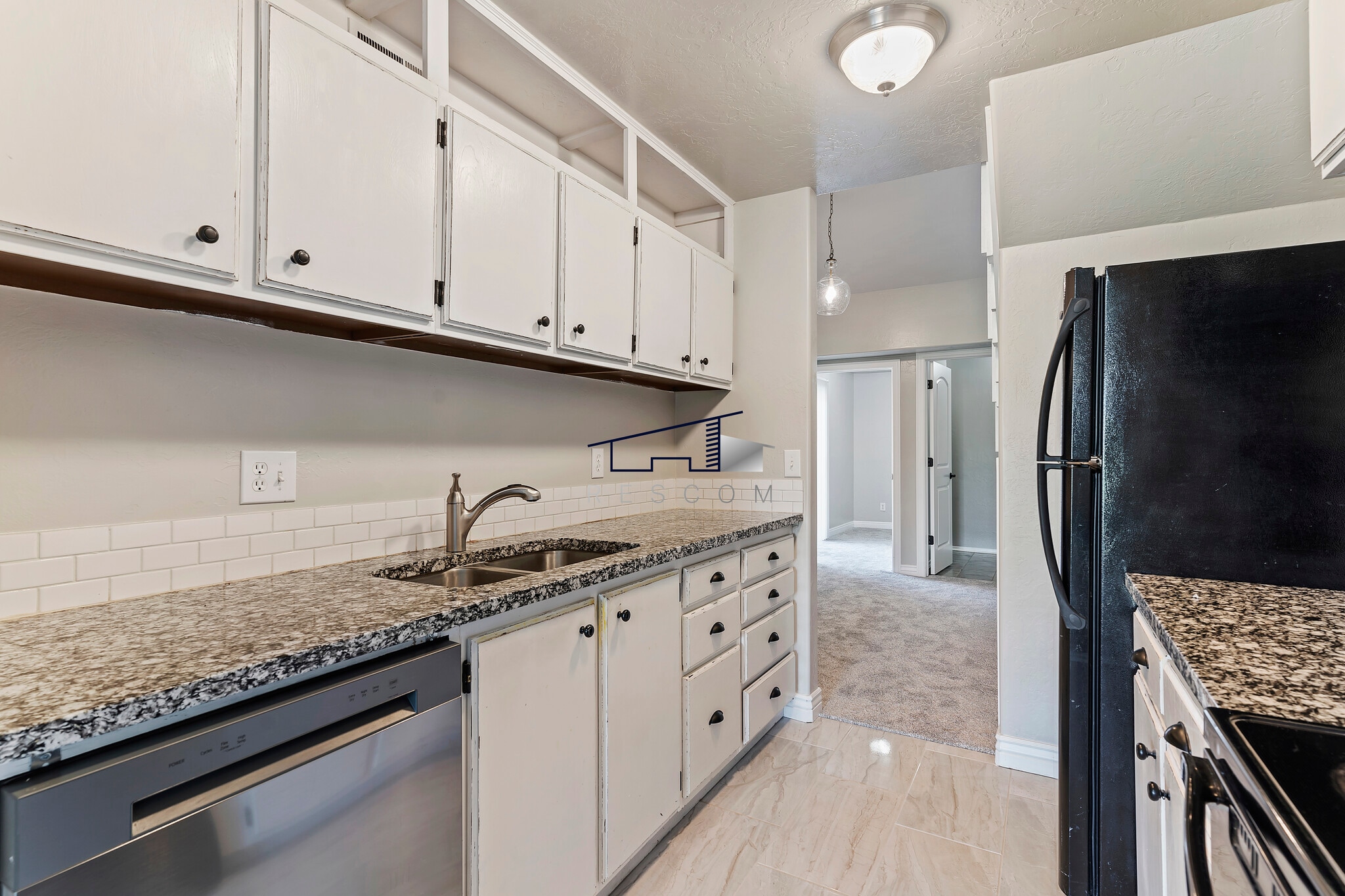 Building Photo - 26 White Barn Dr