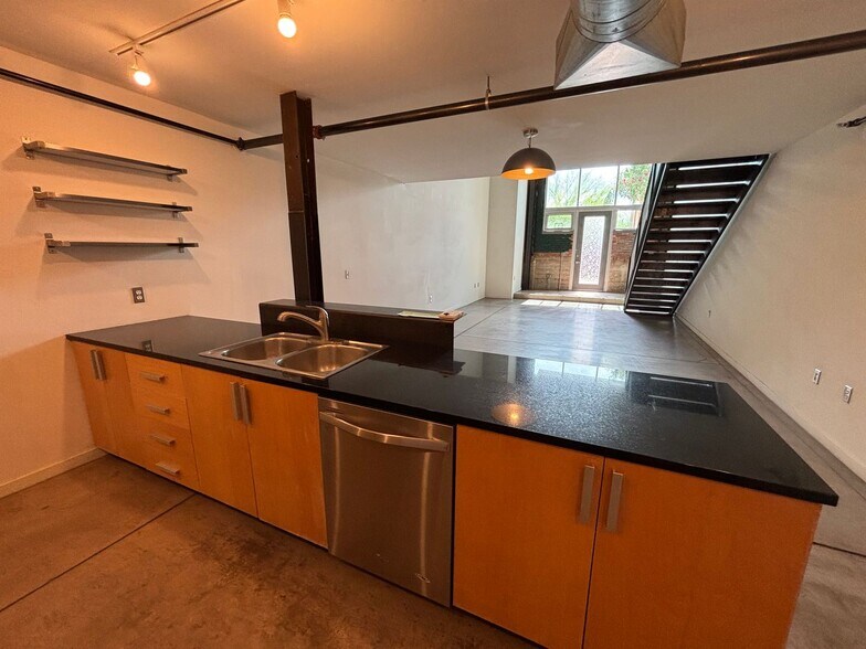 Building Photo - 1001 E 17th St