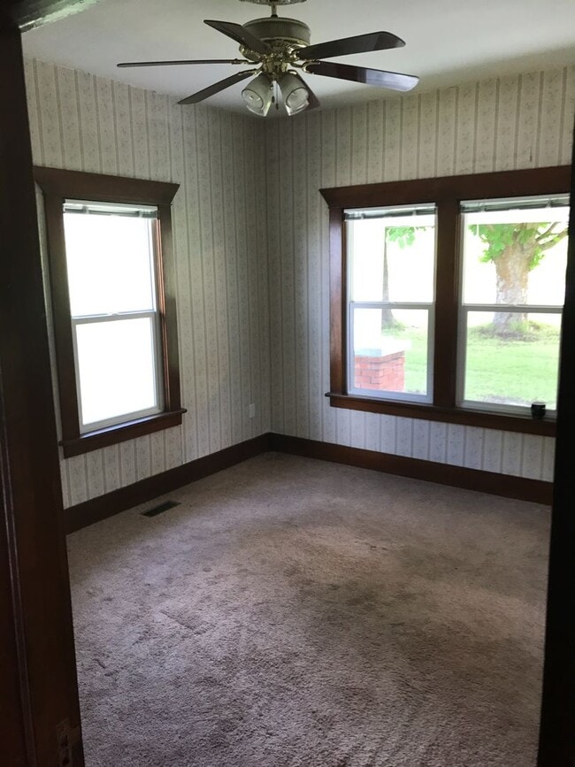 Building Photo - Charming 3 bed South Spokane Farm House