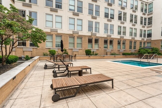 Building Photo - 10 Regent St