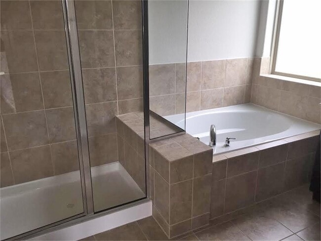 Building Photo - 16608 Spirit Lake Ct