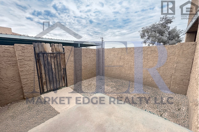 Building Photo - 2Bed/2Bath Townhome at Indian School/67th Ave! $199 MOVE-IN SPECIAL! Ready for Immediate Move-In!