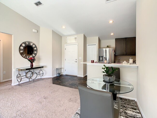Building Photo - Beautiful 3 Bedroom 2 bath Home in desirab...
