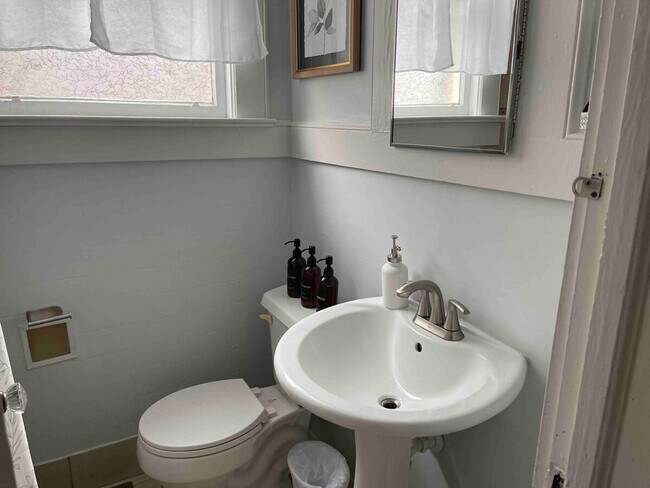 Building Photo - 1419 Franklin St