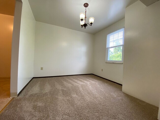 Building Photo - Wonderful 2BR at The Bellwood Manor!  Central A/C & MORE! - Call Today for a Tour!