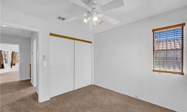 Building Photo - STUNNING 4 BEDROOM 3 BATH, 2 STORY HOME WI...