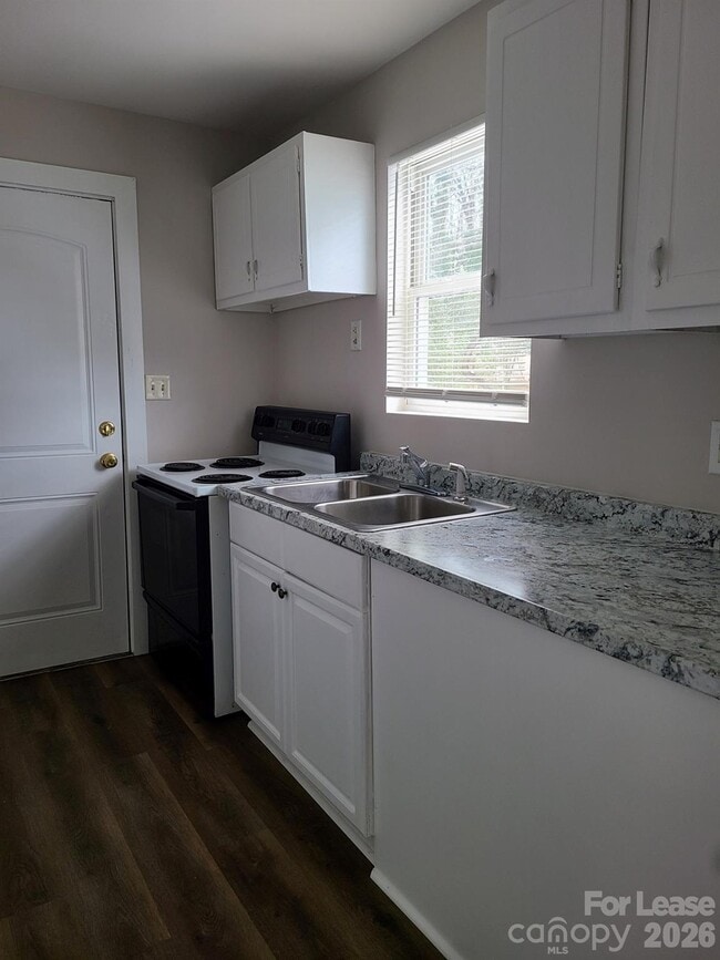 Building Photo - 1844 Academy St