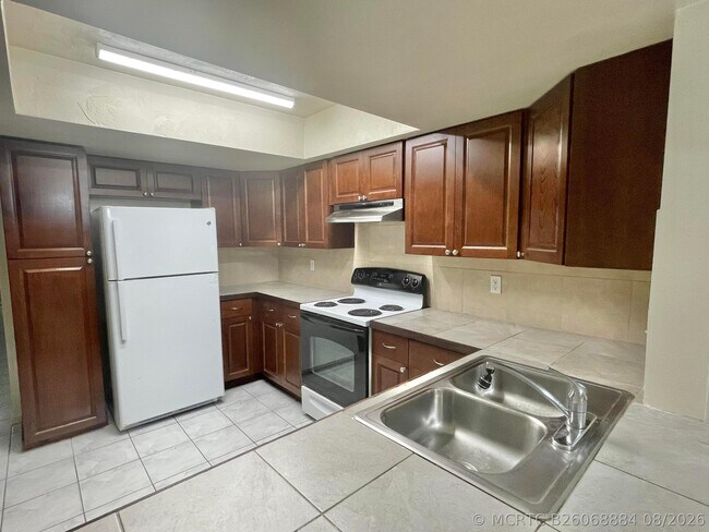 Building Photo - 7112 NW 78th Ave