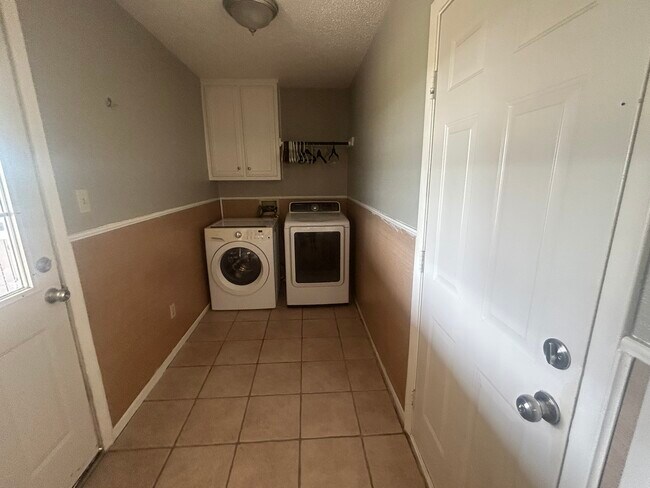 Building Photo - 339 S Pleasant Hill Rd