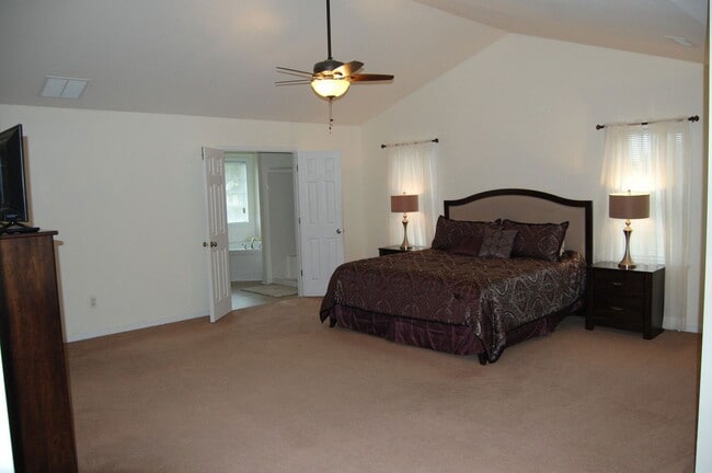 Building Photo - 2218 Midview Rd