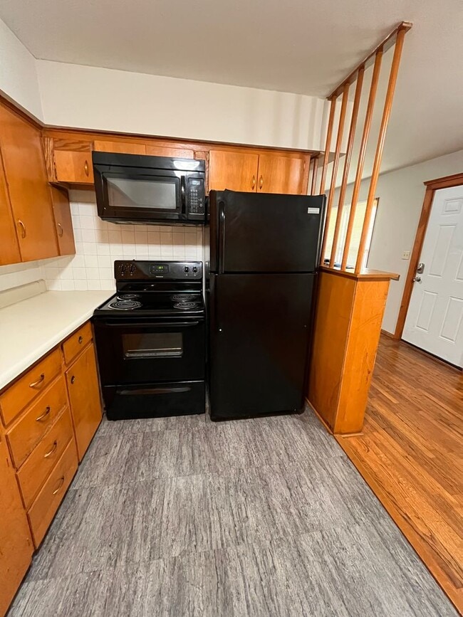 Building Photo - Single Family Home - 3 bedrooms and 1.5 bathrooms in Phelps Grove neighborhood. Ready for move-in...