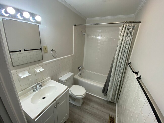 Building Photo - 2-Story Duplex Located in Concord!