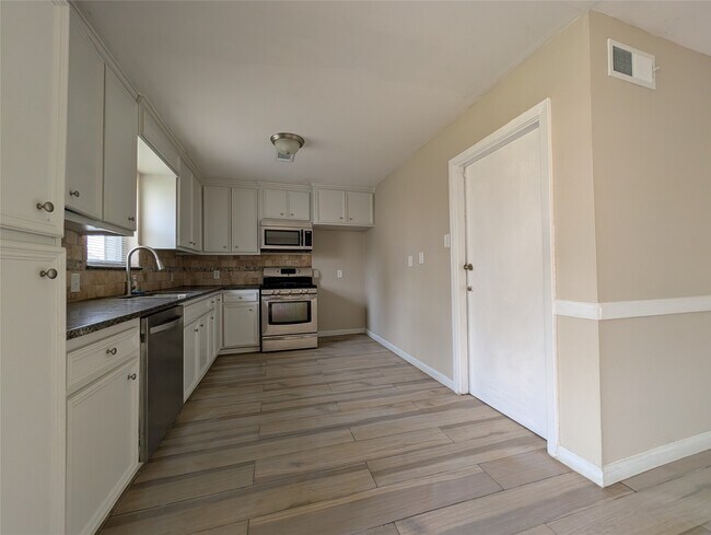 Building Photo - 515 Broad Ripple Dr