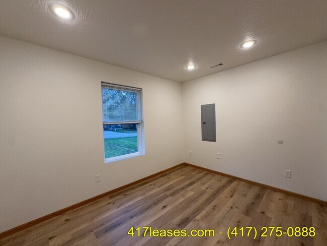 Building Photo - 2618 N Pierce Ave
