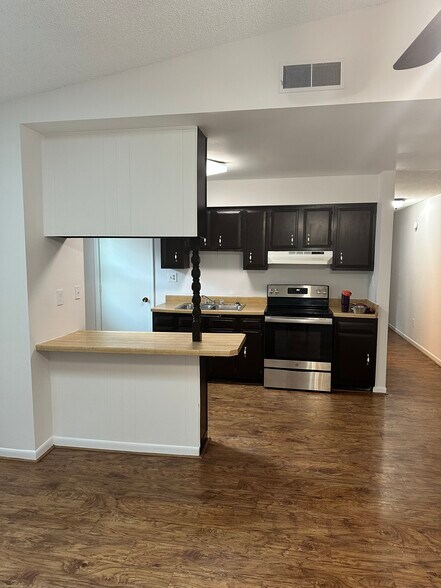 Building Photo - 415 N Oceana Blvd