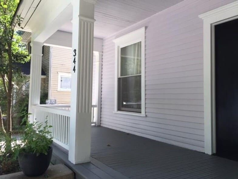 Building Photo - Renovated Single Family Home Available soon for Move-In !