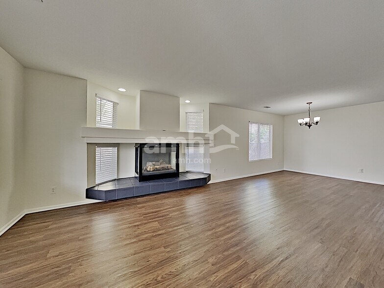 Building Photo - 9762 Chambers Dr