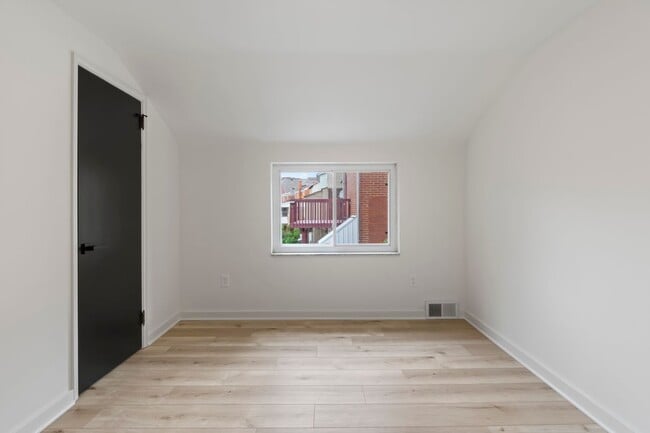 Building Photo - READY FOR MOVE IN! Fully RENOVATED 2-bedroom in Carrick!