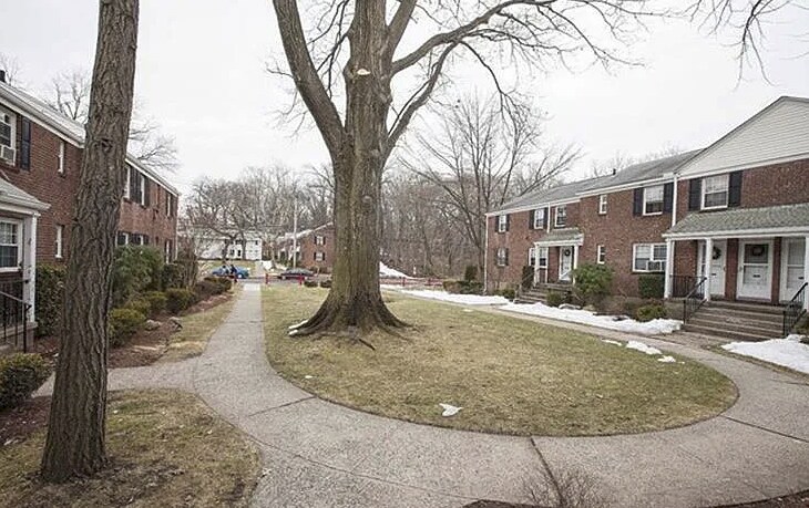 Building Photo - 190 Knickerbocker Rd