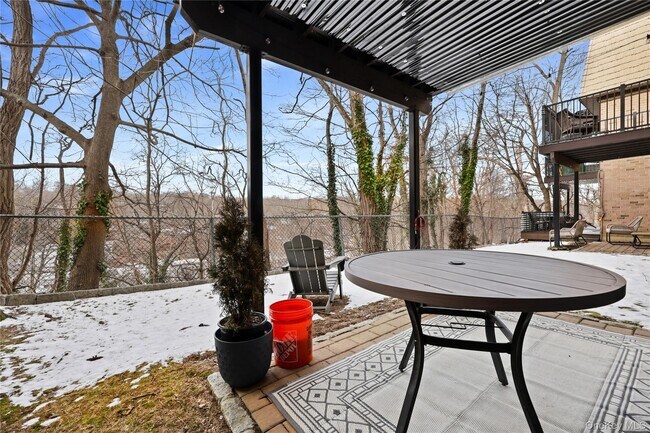 Building Photo - 330 S Central Ave