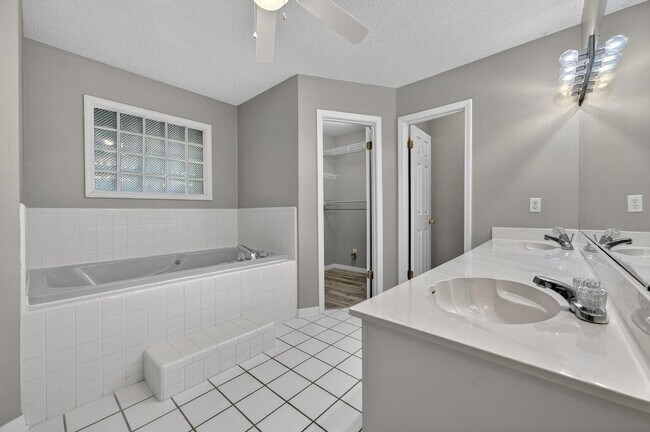 Building Photo - 3 Neptune Dr