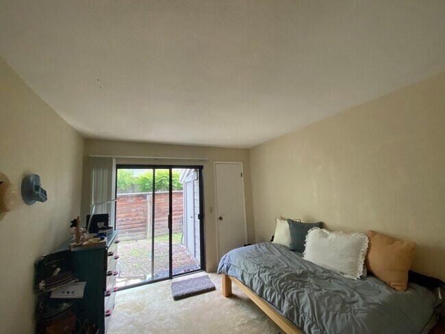 Building Photo - 6946 Chantel Ct