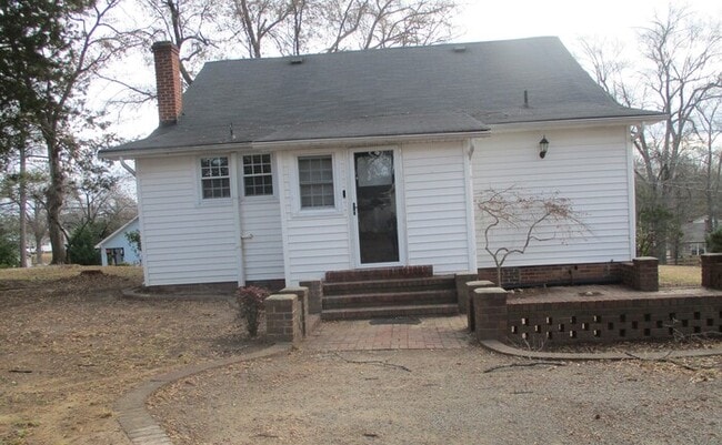 Building Photo - 406 S Rose Ave