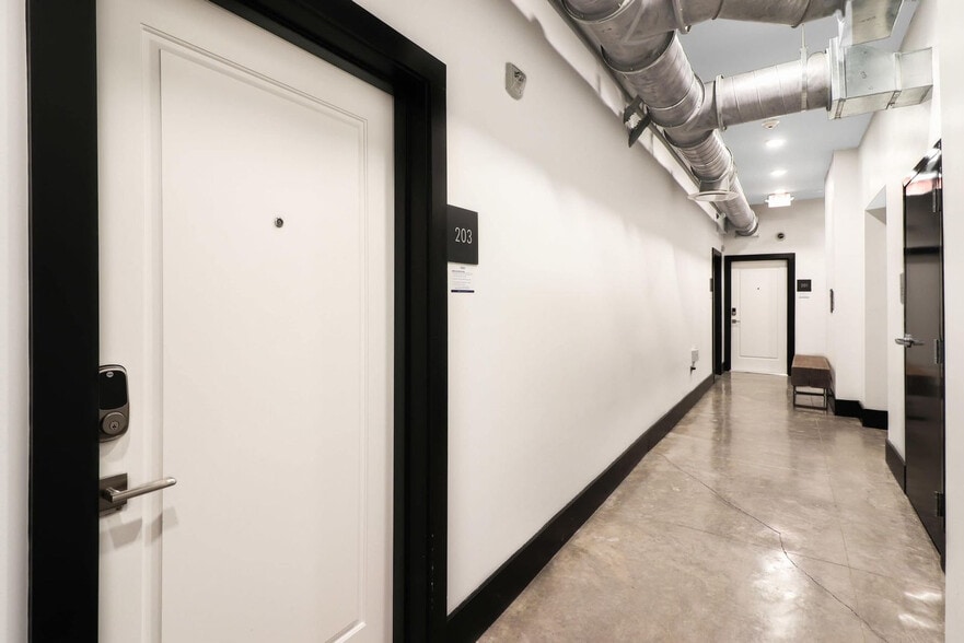 Building Photo - 822 Howard Ave