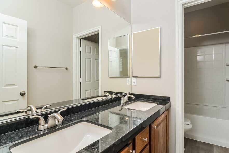 Building Photo - 649 Summit Valley Ln