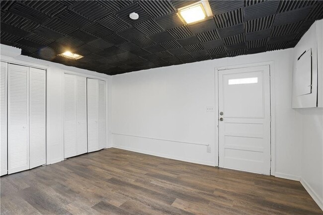 Building Photo - 2467 Elmwood Cir SE