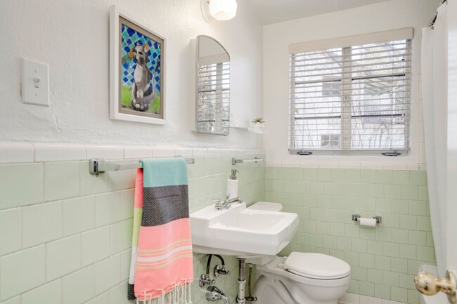 Building Photo - J07