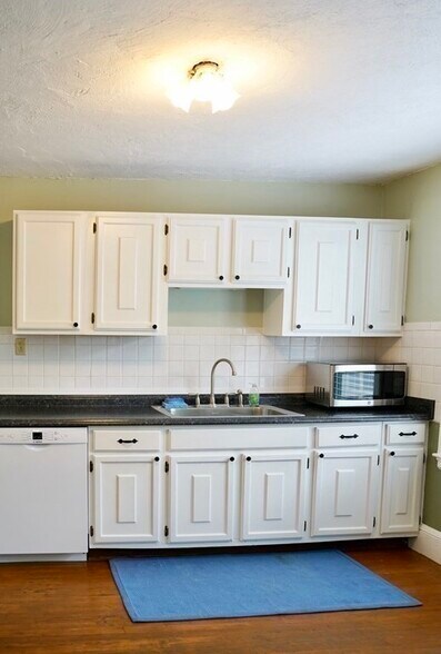 Building Photo - 33 Ackers Ave