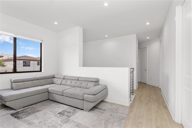 Building Photo - 4301 NW 81st Ct