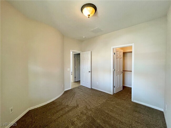 Building Photo - 7421 Ravines Ave
