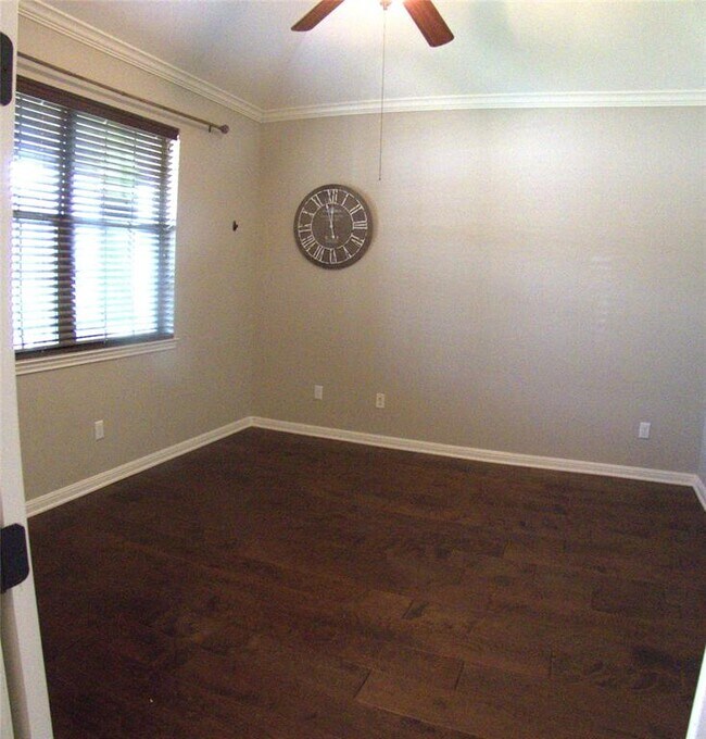 Building Photo - 14400 Senia Bend
