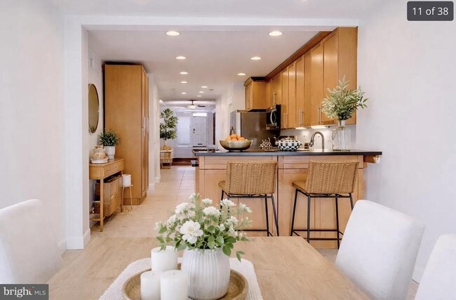 Building Photo - 1026 Riverside Ave