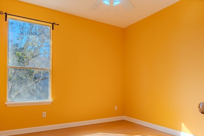 Building Photo - 304 Coral Beach Cir