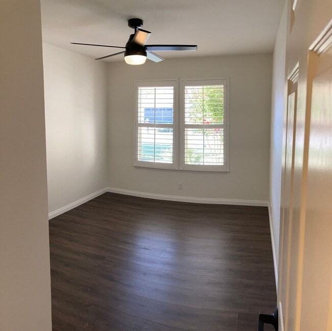 Building Photo - Charming Los Alamos Home