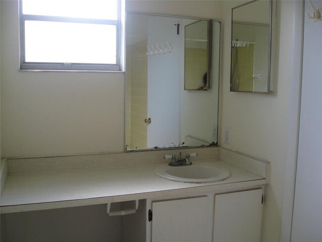 Building Photo - 10443 Manassas Cir