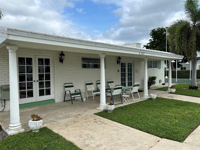 Building Photo - 1821 NE 62nd St