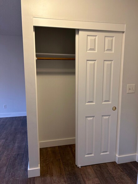 Building Photo - 740-750 W Powell Blvd