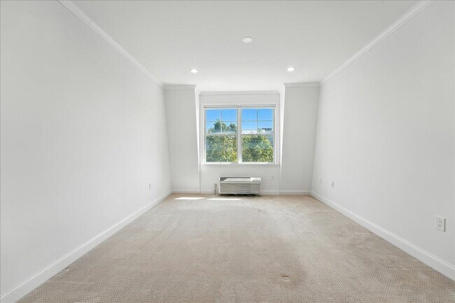 Building Photo - 15 FREEDOM Way