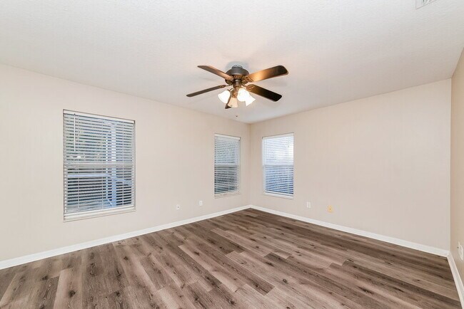 Building Photo - 406 Chimney Rock Dr