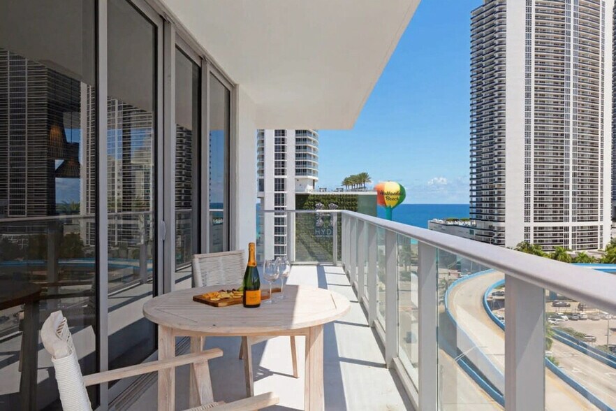 Building Photo - 4010 S Ocean Dr