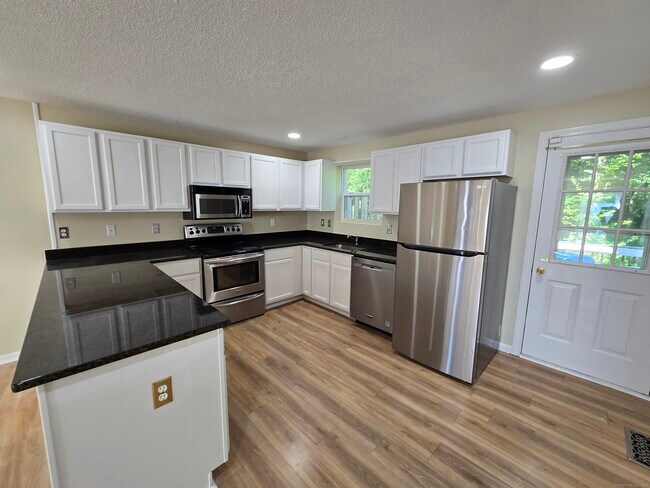Building Photo - 5 Periwinkle Ln