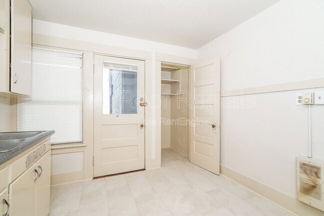 Building Photo - 1301-1311-1311 6th Ave