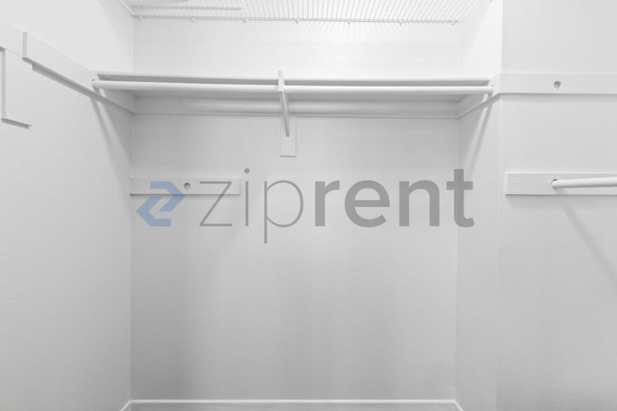 Building Photo - Unit