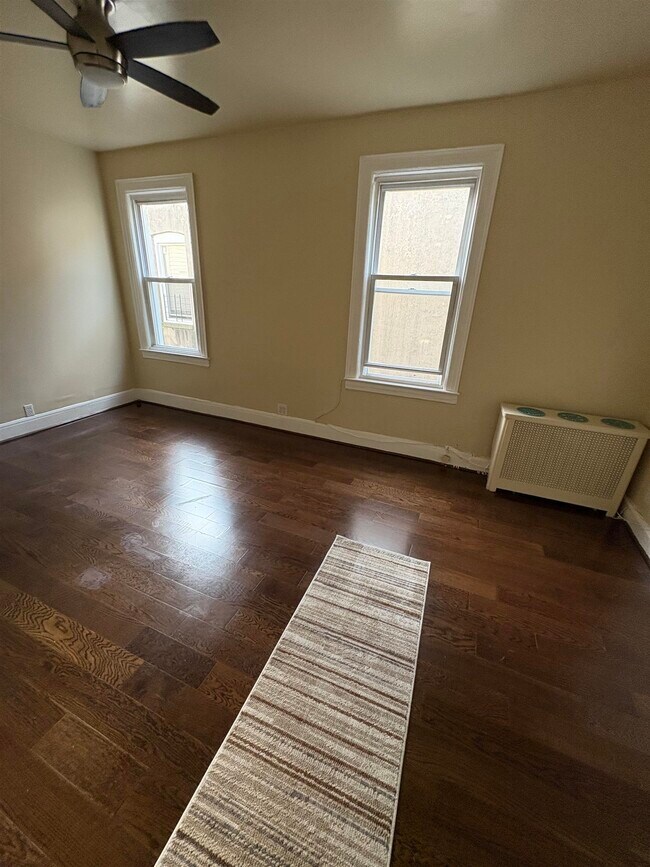 Building Photo - 385 Woodlawn Ave